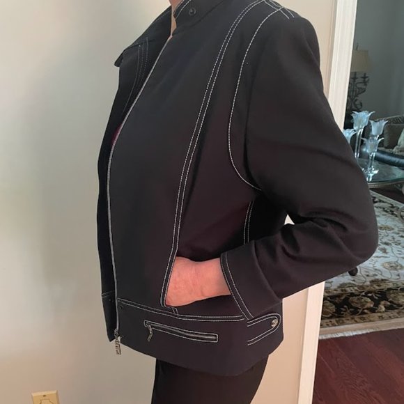 St. John Jacket - Size Medium - Picture 2 of 6